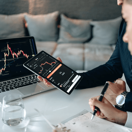 Striluxon équipe d'experts en investissement cryptographique